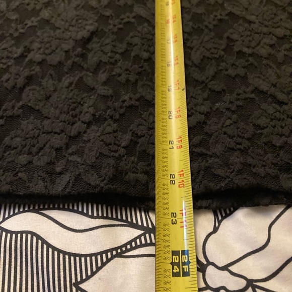 Woman’s lace top size large - Picture 9 of 10